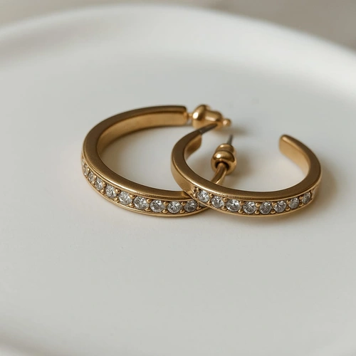 گوشواره حلقه‌ای نگین‌دار