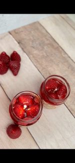 شمع دست‌ساز طرح مربای توت‌فرنگی